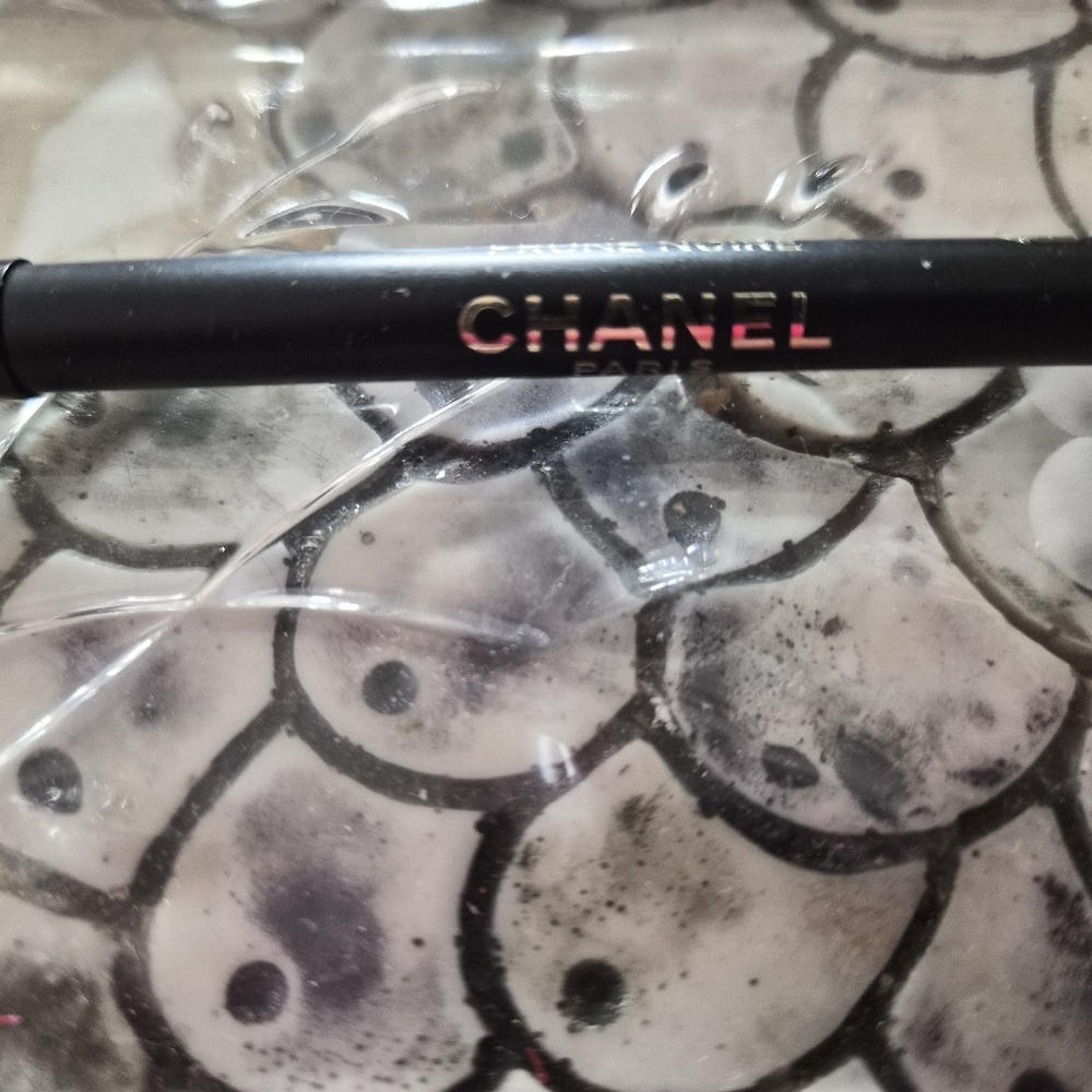 CHANEL, LE CRAYON Lèvres,Prune Noire-♡ Never Used♡